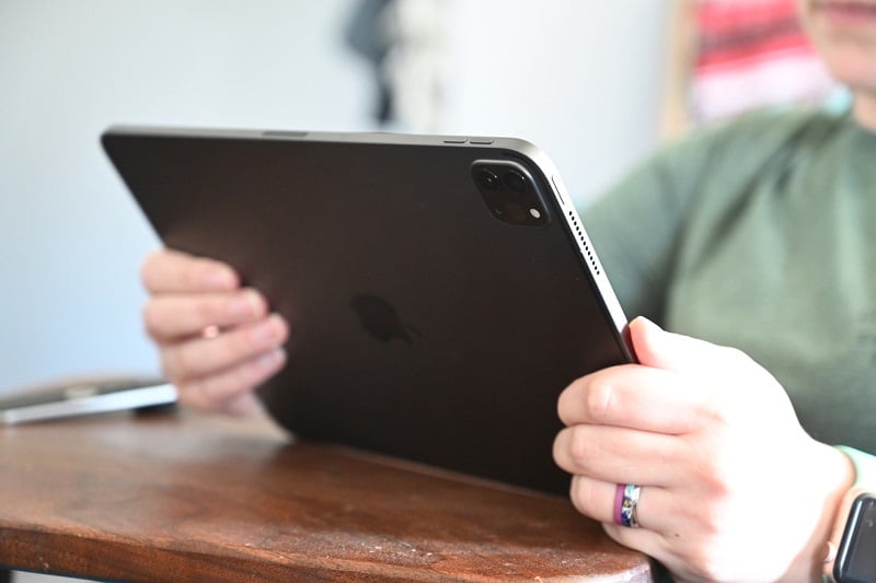 ipad-pro-12-9-icnh-2021-wifi-5g-hinh-anh4_40edb4d31ea54298b7a7d1bac1560f6c iPad Pro M1 12.9 inch Wifi + 5G ( 2021 ) - Chính Hãng VN/A ( Đặt Hàng )