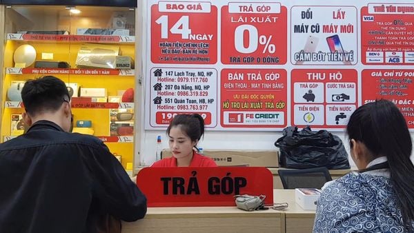 khách làm trả góp iphone 8 plus tại minh hoàng mobile hải phòng